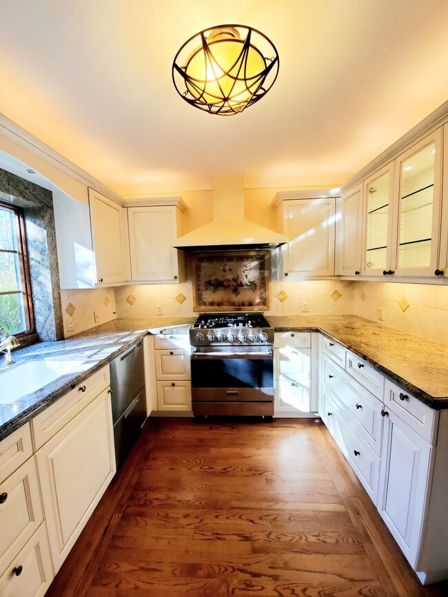 Building Photo - Elegant Woodside Tudor Home