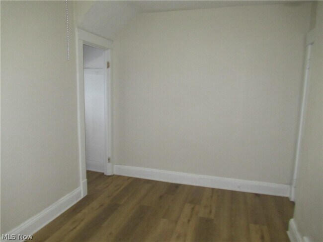 Building Photo - 1520 Ridgewood Ave