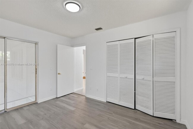 Building Photo - 1833 SW Bellevue Ave