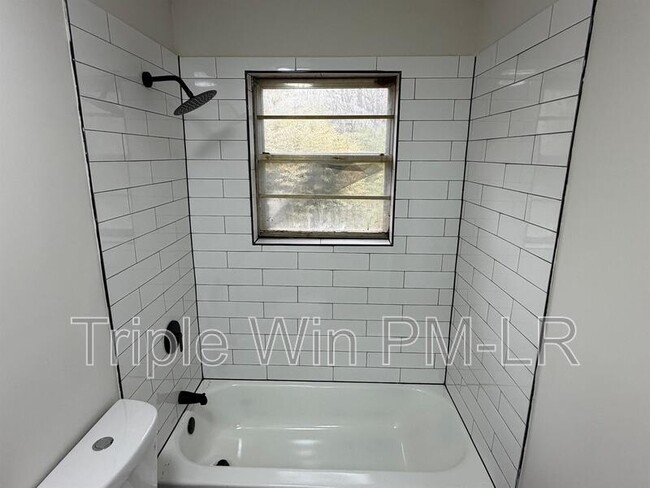 Building Photo - 8010 Westwood Ave