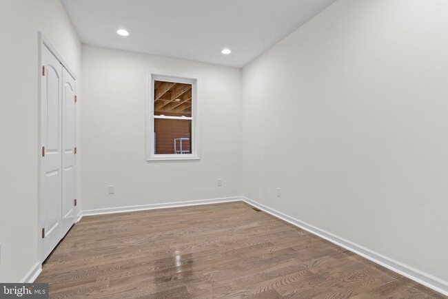 Building Photo - 819 11th Ave