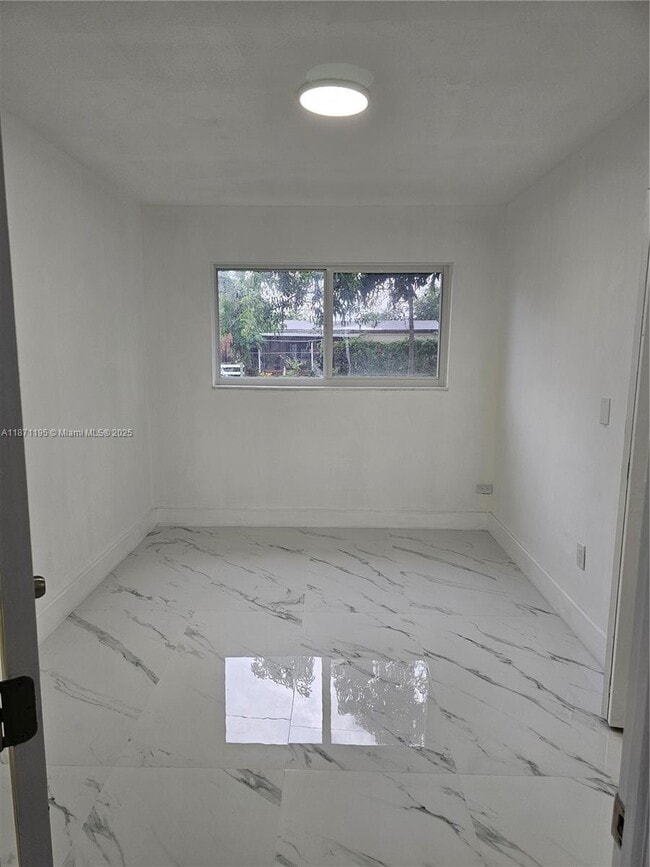 Building Photo - 1598 NE 174th St