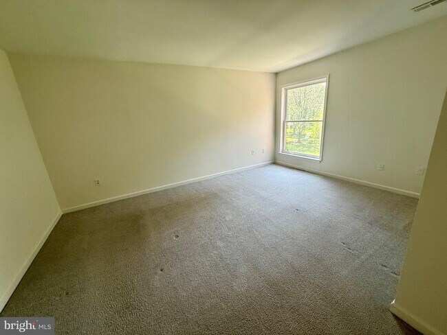 Building Photo - 15 Silverwood Cir