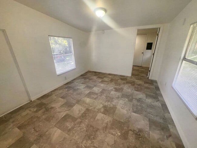 Building Photo - 1157 S Christiana Ave