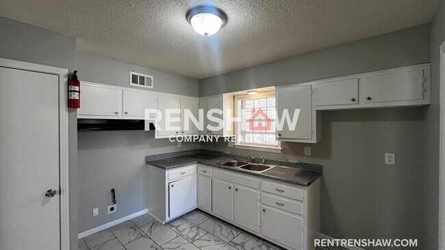 Building Photo - 2547 Courtney Dr