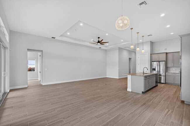 Building Photo - 9901 Regency Wy