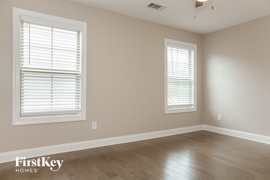 Building Photo - 740 Wood Lily Dr