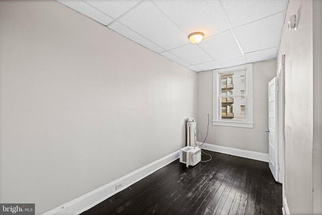 Building Photo - 2537 Madison Ave