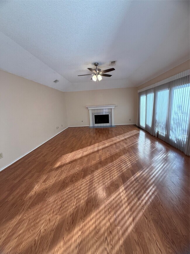 Building Photo - 4027 Summit Valley Dr