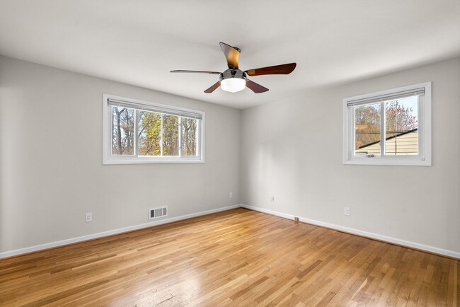 Building Photo - 3 Bed 3 Bath - Silver Spring Split Level -...