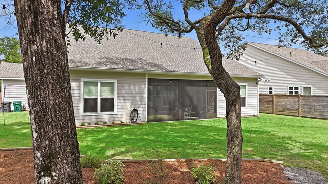 Building Photo - 8 Mackenzie Ln