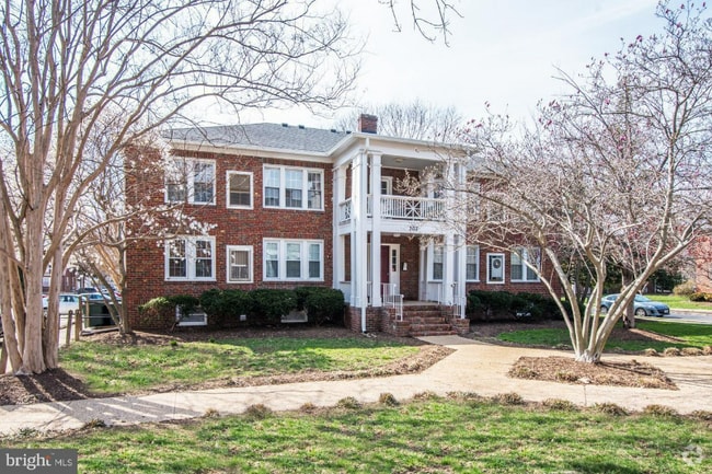Building Photo - 305 E Duncan Ave