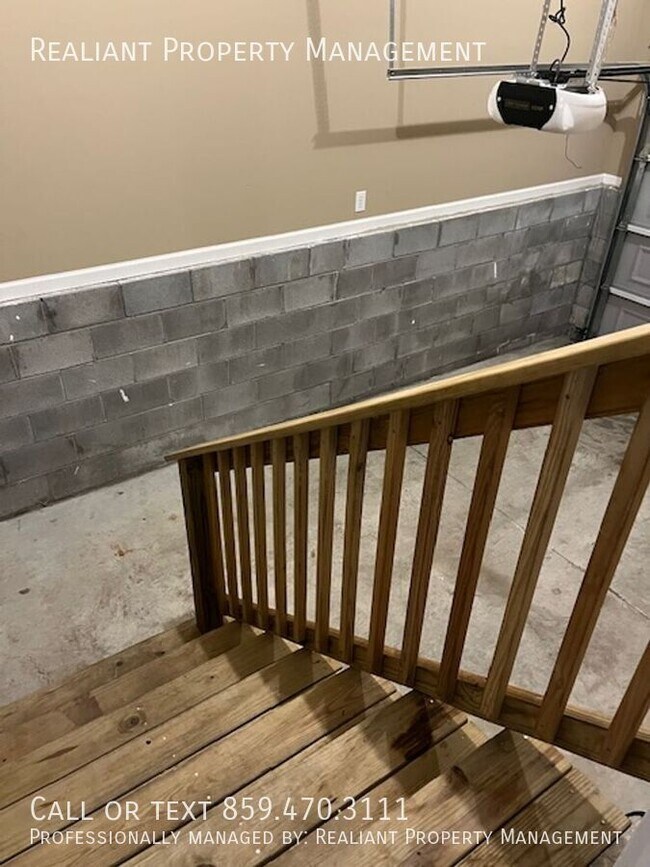 Building Photo - 229 Ridgewood Dr