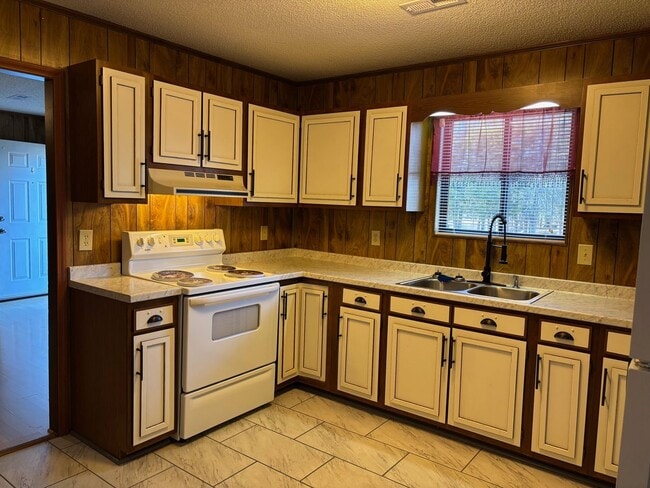 Building Photo - 1448