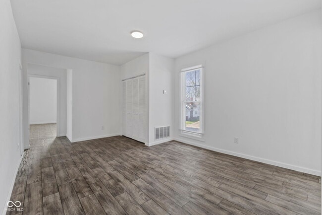 Building Photo - 2 Van Ave