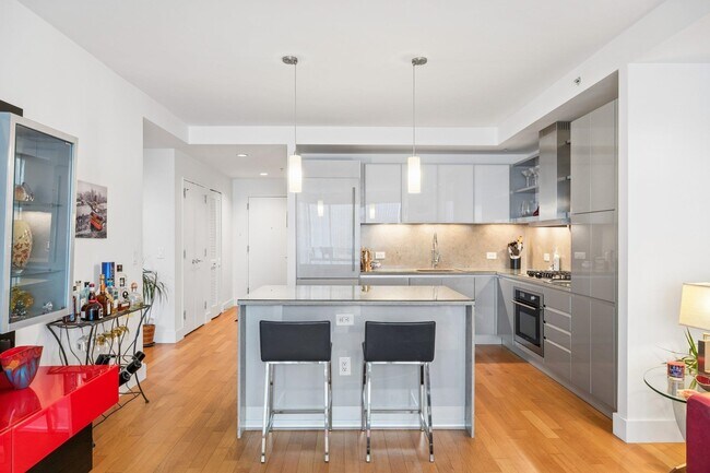 Building Photo - 77 Hudson St