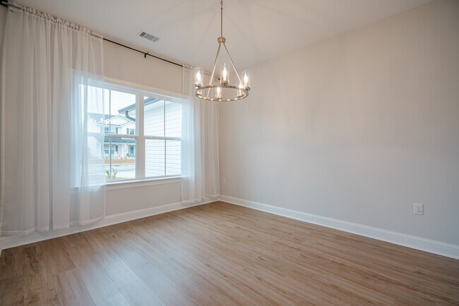 Building Photo - 106 Holland Dr