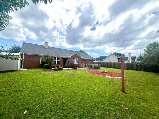 Building Photo - 3BR/2Bath/1 Garage/Fenced! Quail Woods community in the poplar Gorden Rd, North Wilmington area