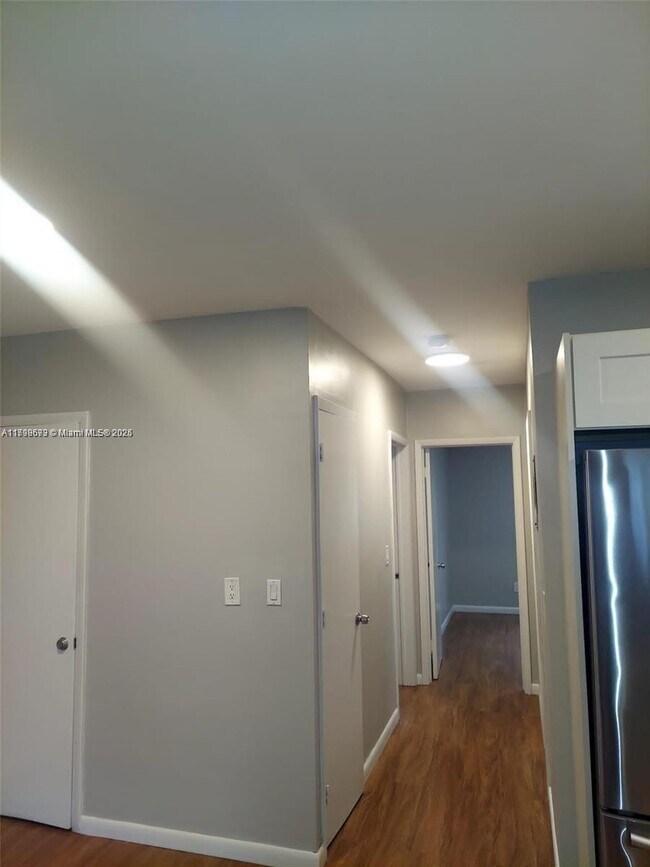Building Photo - 7430 Carlyle Ave