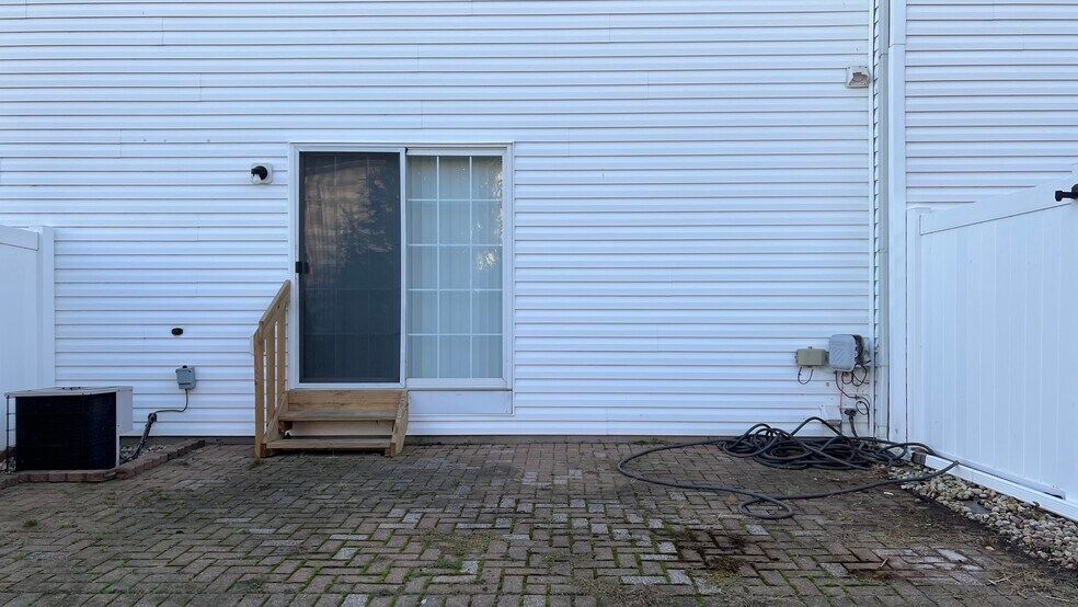 Building Photo - 6076 Georges Park Dr