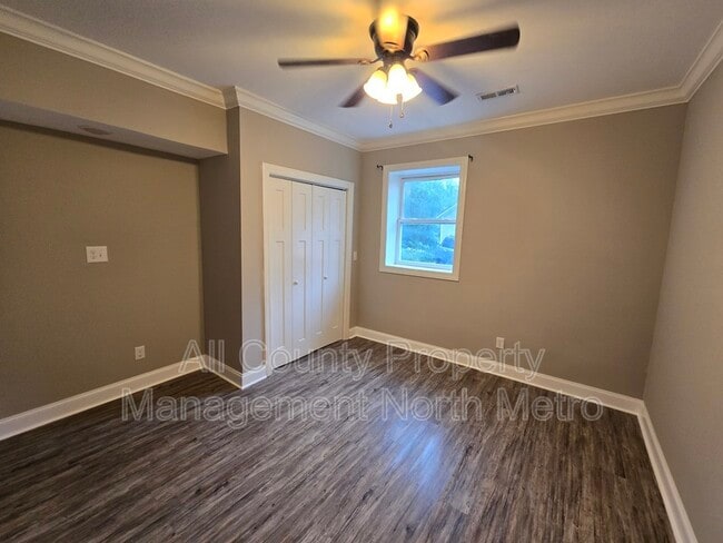 Building Photo - 545 Lakeview Dr
