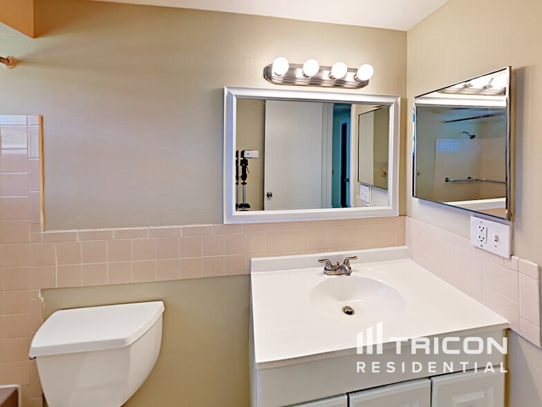Building Photo - 3679 Rockaway Dr
