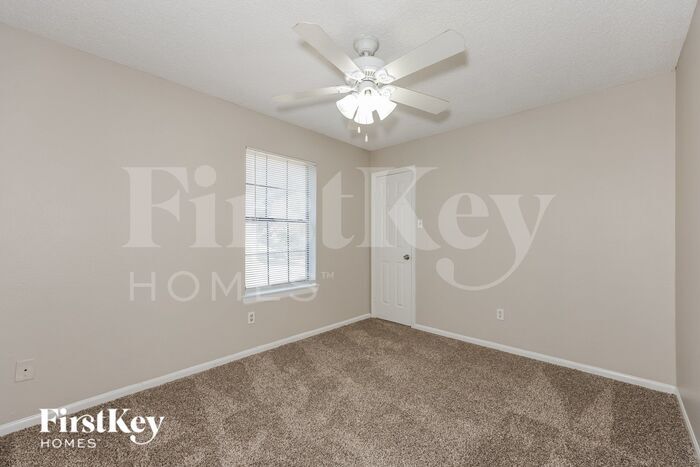 Building Photo - 1523 Stratford Dr