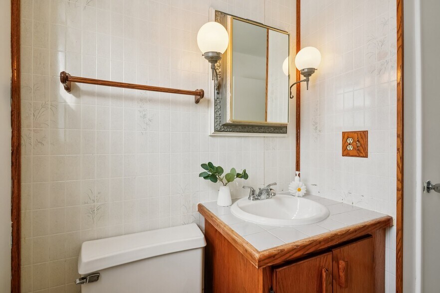 Building Photo - 10783 W Appleton Ave