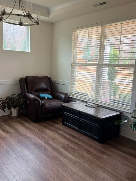 Building Photo - 4010 Clapton Dr