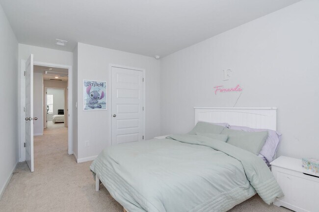 Building Photo - 4 Bedroom 3 Bathroom Two Story Home