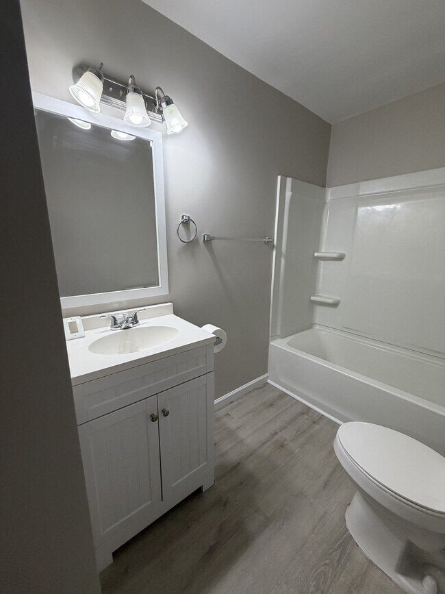 Building Photo - 708 Buick Ave