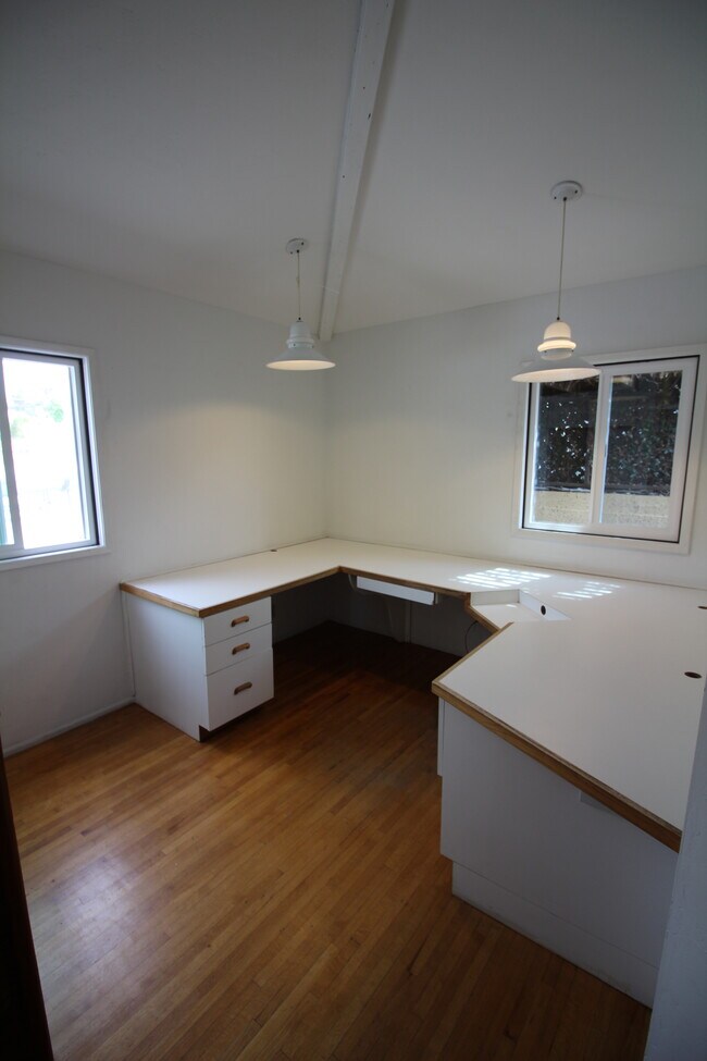 Building Photo - 1010 Tourmaline St