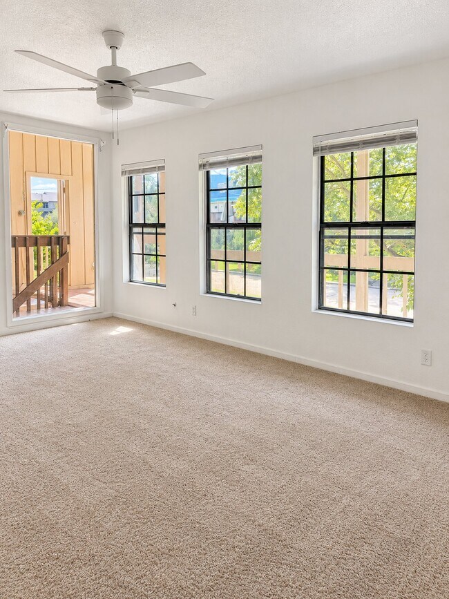 Building Photo - 2305 Lazy Lake Dr