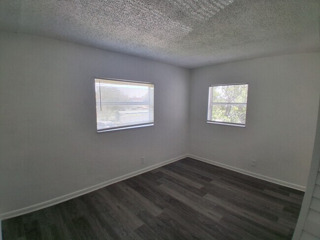 Building Photo - 401 SW 13th Pl