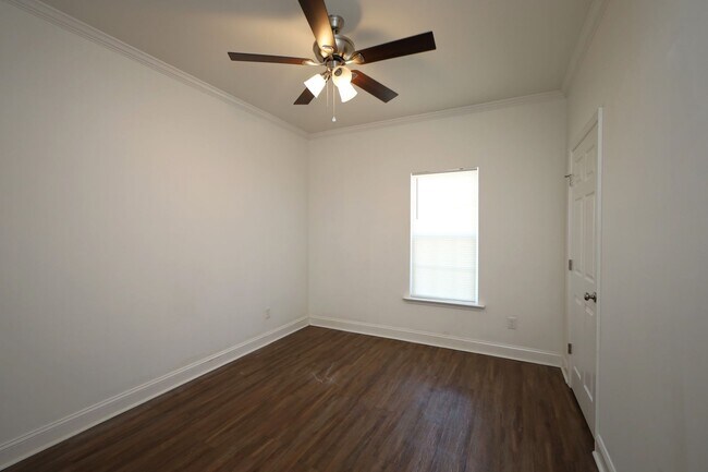 Building Photo - 2308 Mimosa Dr