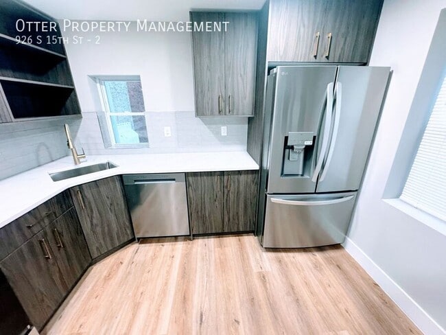 Building Photo - 926 S 15th St