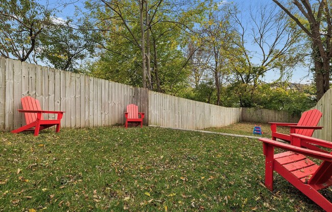 Building Photo - "Experience Nashville Charm: Spacious 3-Bed, 3.5-Bath Retreat on Byrum Avenue!" Fenced Back Yard!