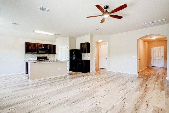 Building Photo - Charming 3BR/2BA Contemporary Home with Lu...