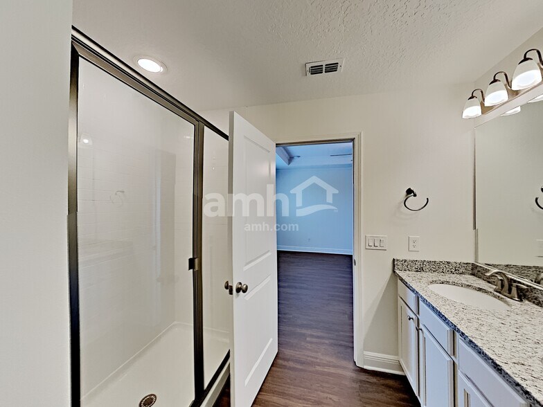 Building Photo - 1337 Celery Ave