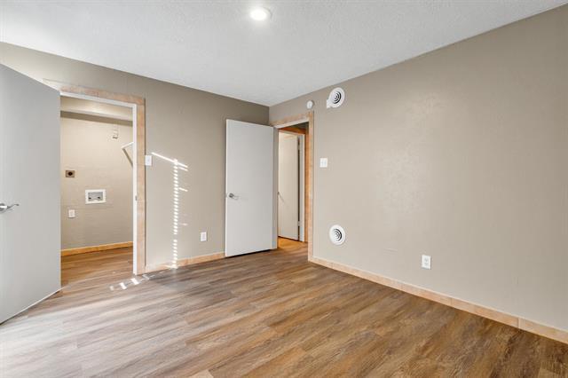 Building Photo - 5727 Richmond Ave