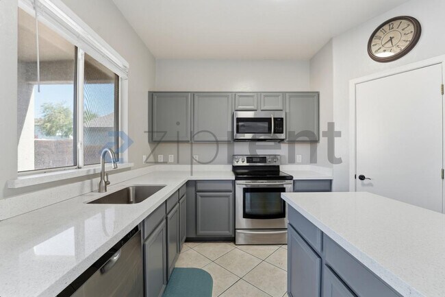 Building Photo - 3852 E Fruitvale Ave