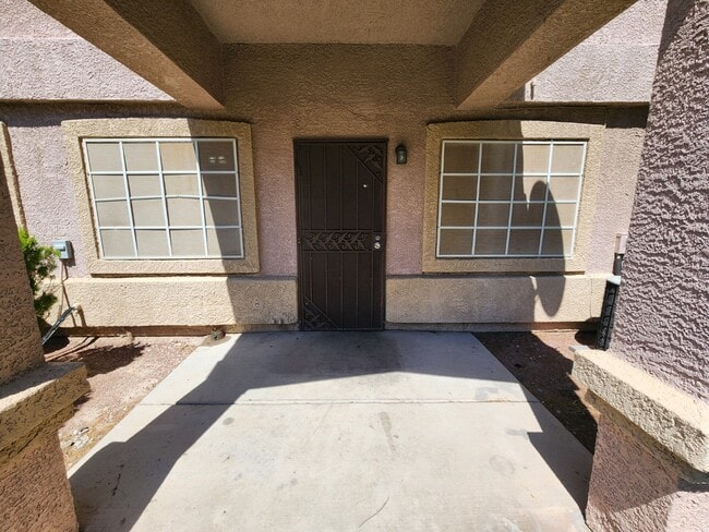 Building Photo - Beautiful 3 Bedroom & 2 1/2 Bath Condo.