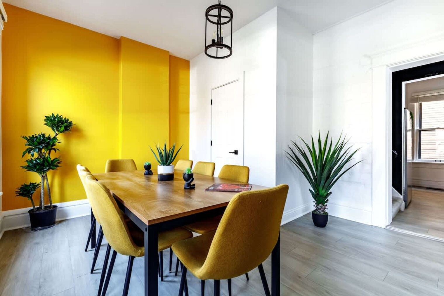 Building Photo - 313 W 4th Ave