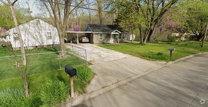Building Photo - 1403-1403 Garden Dr