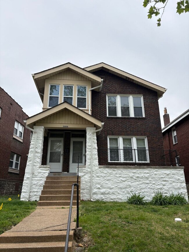 Building Photo - Christy 1