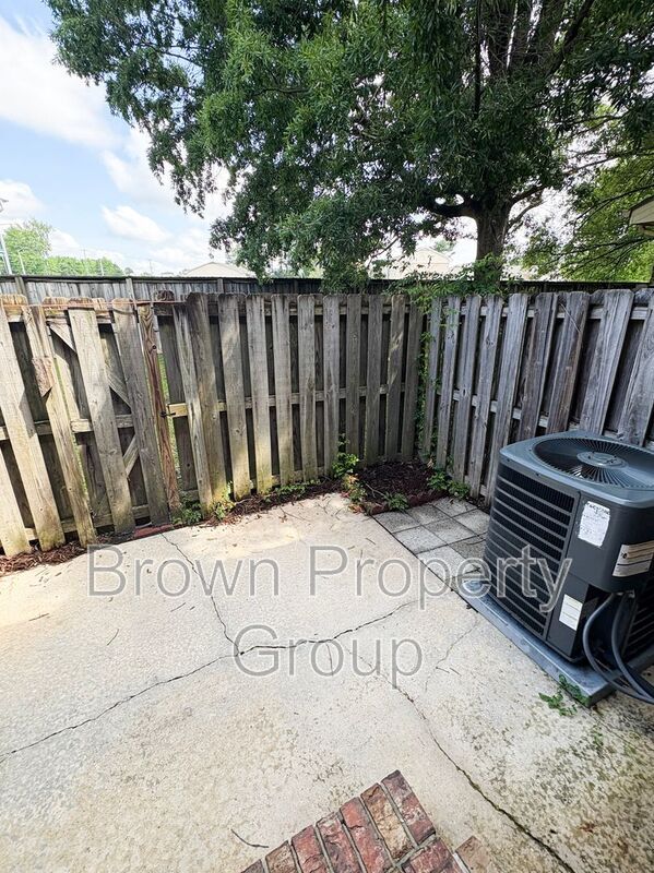 Building Photo - 414 Cumbrian Ct