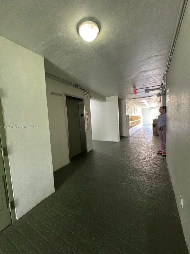 Building Photo - 4200 NW 3rd Ct