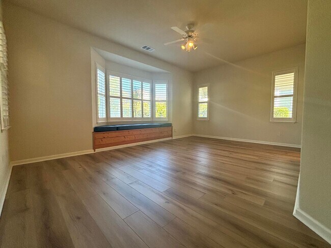 Building Photo - Gorgeous 3 Bed 2.5 Bath with SOLAR! 55+ Community