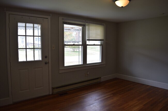 Building Photo - Charming 3-Bedroom Home in Hickory – $1,45...