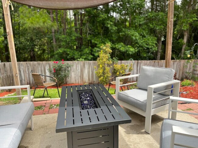 Building Photo - 182 Aquinnah Dr